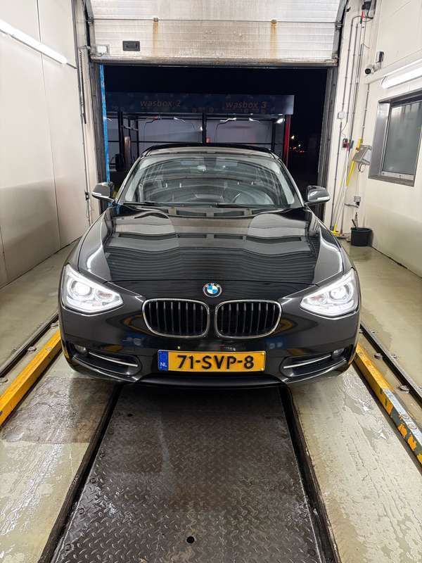 Zwart Gebruikt 2011 BMW 116 Hatchback | € 5.500 (Eerlijke prijs) - Afbeelding 1/4