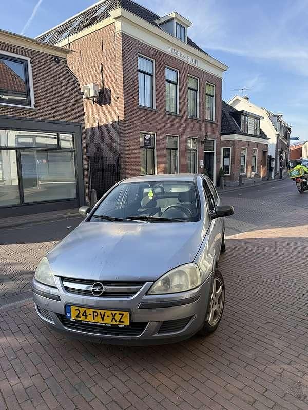 Grijs Occasion 2004 Opel Corsa Hatchback | € 500 (Goede deal) - Afbeelding 1/4