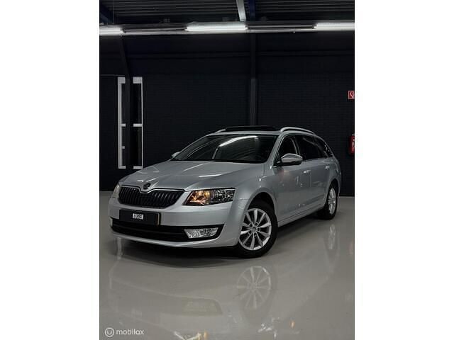 Grijs Occasion 2016 Skoda Octavia Business Line Stationwagen | € 14.450 (Duur) - Afbeelding 1/4