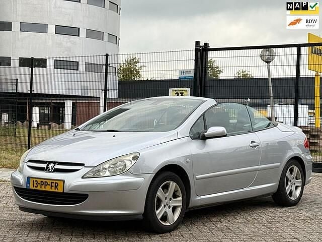 Grijs Gebruikt 2004 Peugeot 307 CC Cabriolet | € 1.495 (Eerlijke prijs) - Afbeelding 1/4