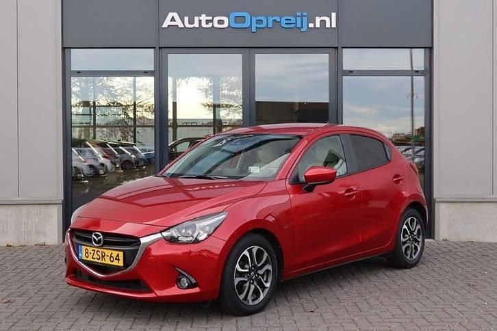Rood (metallic) Gebruikt 2015 Mazda 2 Hatchback | € 12.995 (Eerlijke prijs) - Afbeelding 1/4