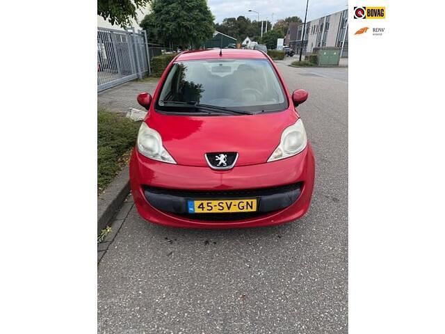 Rood Gebruikt 2006 Peugeot 107 Hatchback | € 1.450 (Goede deal) - Afbeelding 1/4