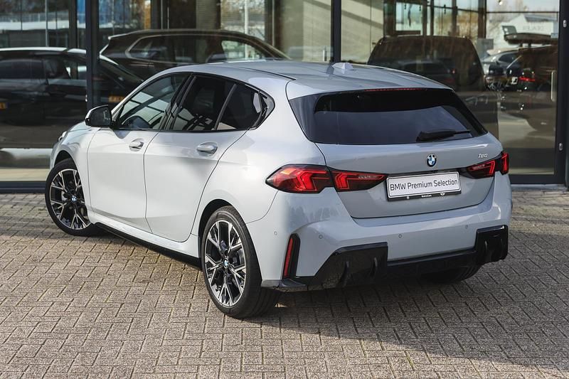 Occasion BMW 120 Executive 156 PK (114 kW) 2025 Grijs Hatchback