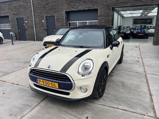 Wit Occasion 2015 Mini Cooper Business Hatchback | € 12.950 (Super prijs) - Afbeelding 1/4