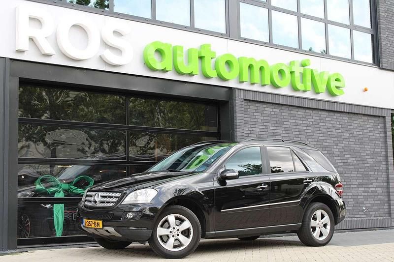 Zwart Gebruikt 2005 Mercedes ML500 SUV | € 11.950 (Eerlijke prijs) - Afbeelding 1/4
