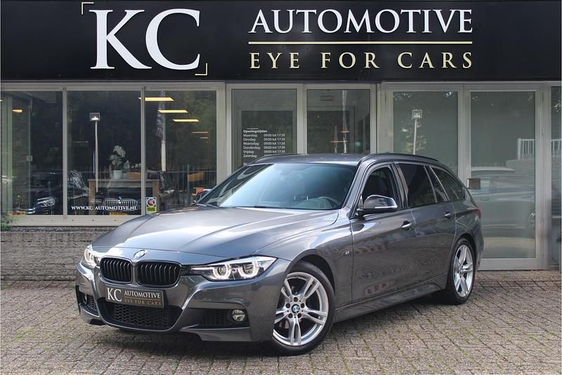 Grijs Gebruikt 2019 BMW 318 M Sport Stationwagen | € 18.945 (Iets duurder) - Afbeelding 1/4