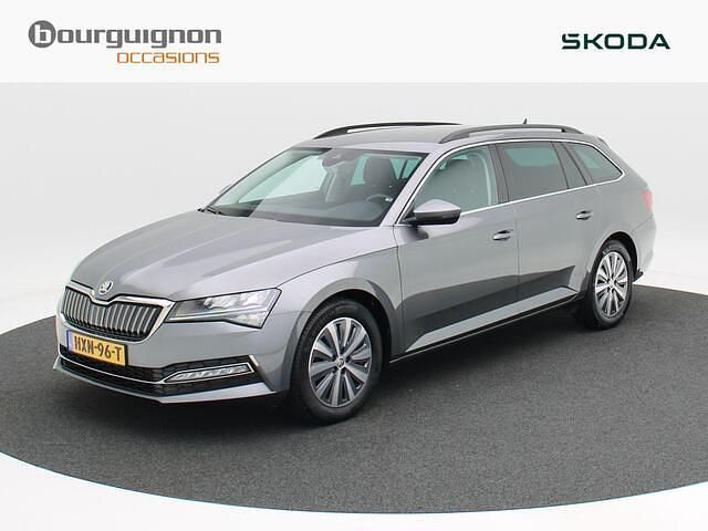 Grijs Gebruikt 2022 Skoda Superb Business Line Stationwagen | € 25.350 (Goede deal) - Afbeelding 1/4