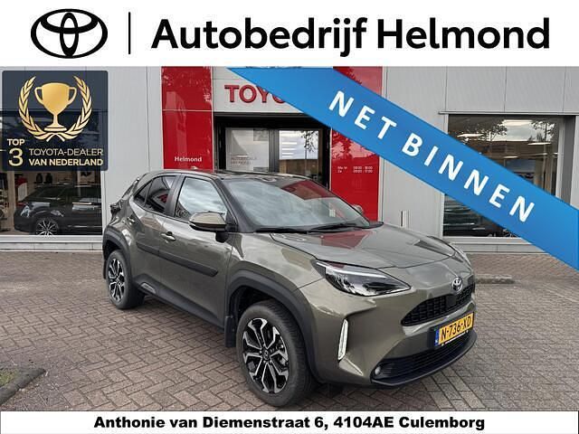Groen, metallic lak Gebruikt 2022 Toyota Yaris Cross Edition SUV | € 26.900 (Eerlijke prijs) - Afbeelding 1/4