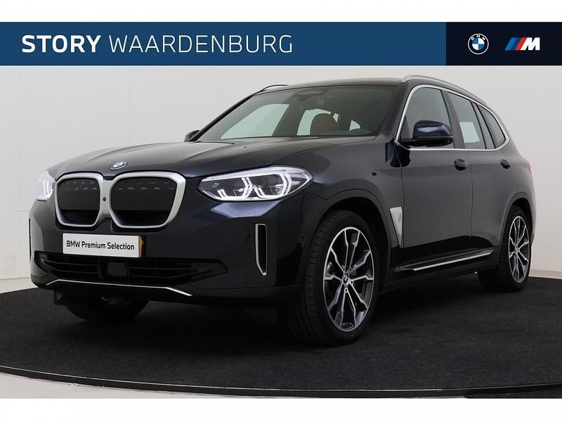 M carbonschwarz (donker zwart metallic) Gebruikt 2021 BMW iX3 Comfort Edition SUV | € 35.750 (Eerlijke prijs) - Afbeelding 1/4