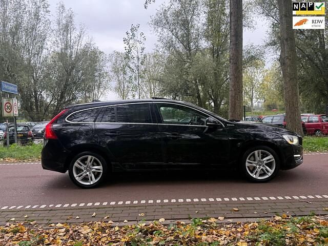 Zwart Gebruikt 2013 Volvo V60 Summum Stationwagen | € 5.399 (Goede deal) - Afbeelding 1/4