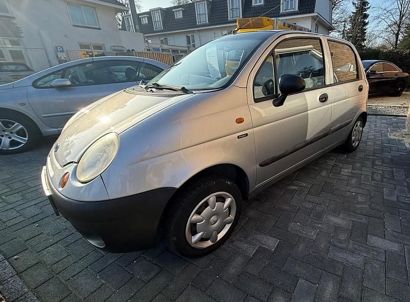 Grijs Occasion 2004 Chevrolet Matiz Hatchback | € 1.199 (Iets duurder) - Afbeelding 1/4