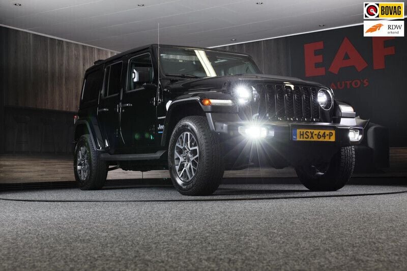 Zwart, metallic lak Gebruikt 2023 Jeep Wrangler Unlimited Sahara SUV | € 69.850 (Super prijs) - Afbeelding 1/3