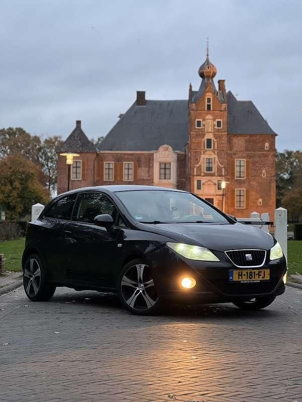 Zwart Gebruikt 2009 Seat Ibiza Reference MPV | € 2.500 (Goede deal) - Afbeelding 1/4