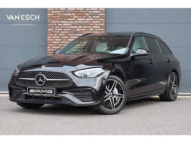 Zwart Occasion 2023 Mercedes C300e AMG line Stationwagen | € 44.500 (Eerlijke prijs) - Afbeelding 1/4