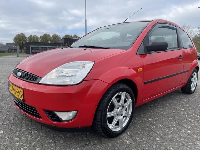 Rood Gebruikt 2004 Ford Fiesta Hatchback | € 1.499 (Eerlijke prijs) - Afbeelding 1/4