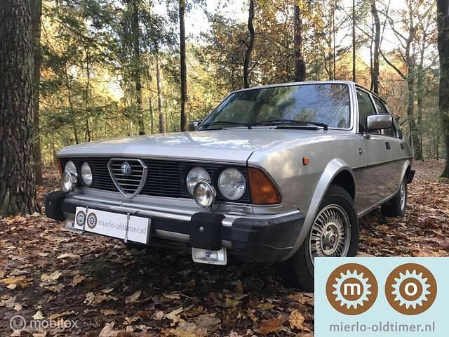 Grijs Gebruikt 1981 Alfa Romeo Alfa 6 Sedan | € 10.950 - Afbeelding 1/4