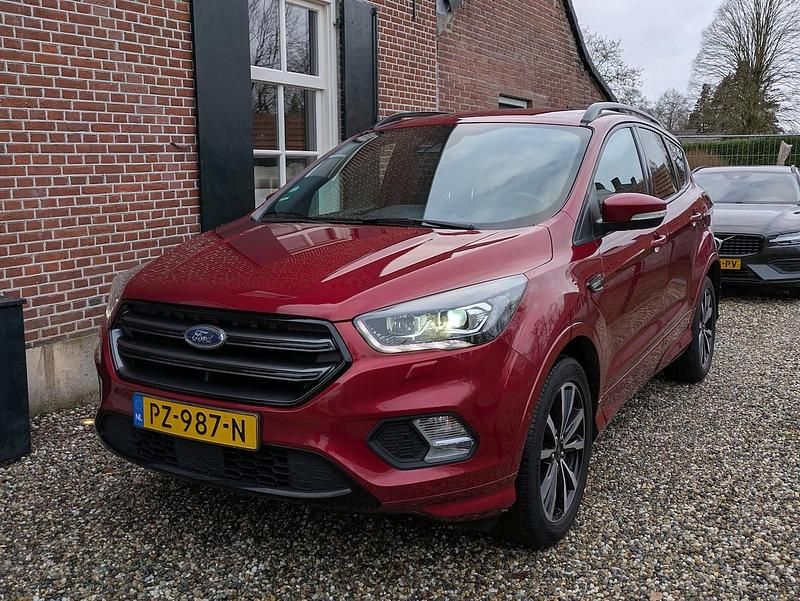 Occasion Ford Kuga ST-Line 2017 Rood (metallic) SUV
