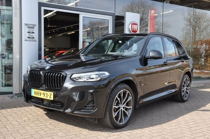 Zwart Gebruikt 2024 BMW iX3 SUV | € 55.950 - Afbeelding 1/4