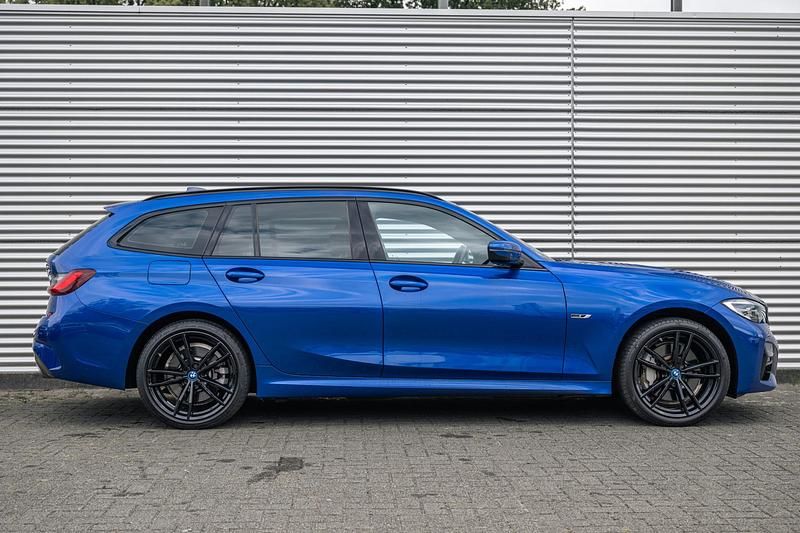 Occasion BMW 330e Executive 292 PK (214 kW) 2022 Blauw Stationwagen