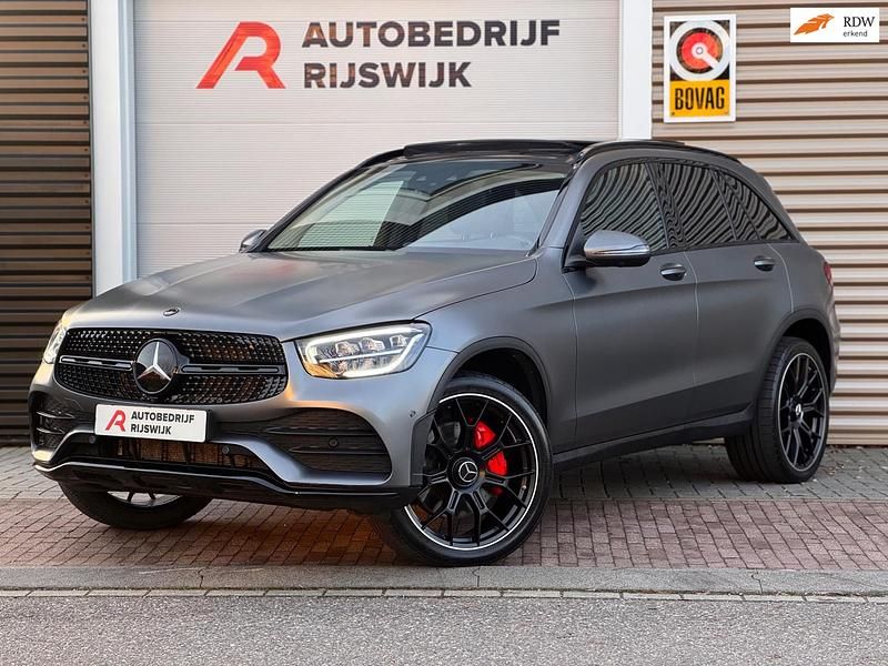 Grijs Occasion 2021 Mercedes GLC300e Premium Plus SUV | € 47.950 (Duur) - Afbeelding 1/4