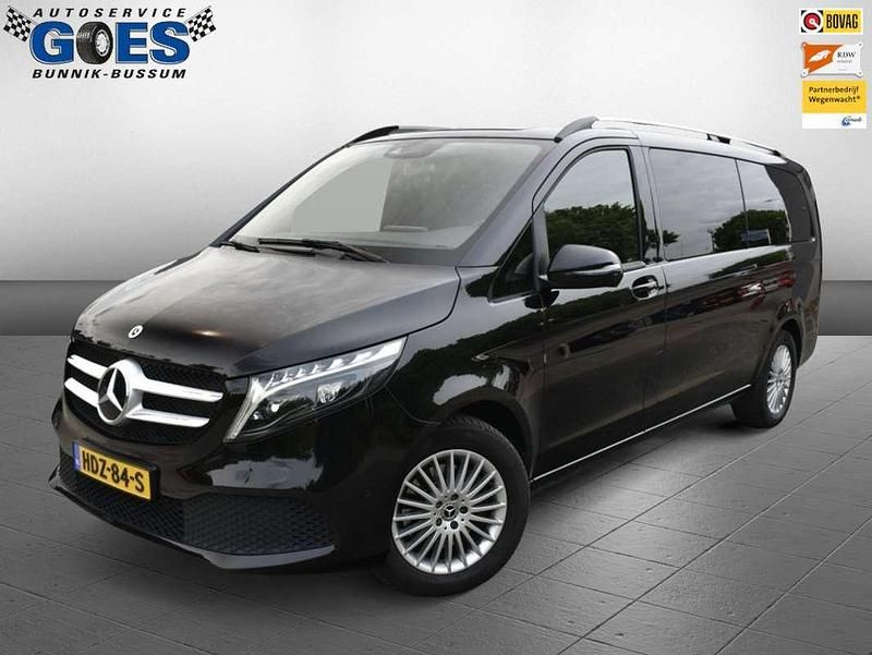 Zwart Gebruikt 2024 Mercedes V300 MPV | € 74.950 (Eerlijke prijs) - Afbeelding 1/4