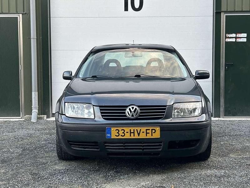 Blauw Gebruikt 2002 VW Bora Trendline Sedan | € 2.500 (Duur) - Afbeelding 1/4