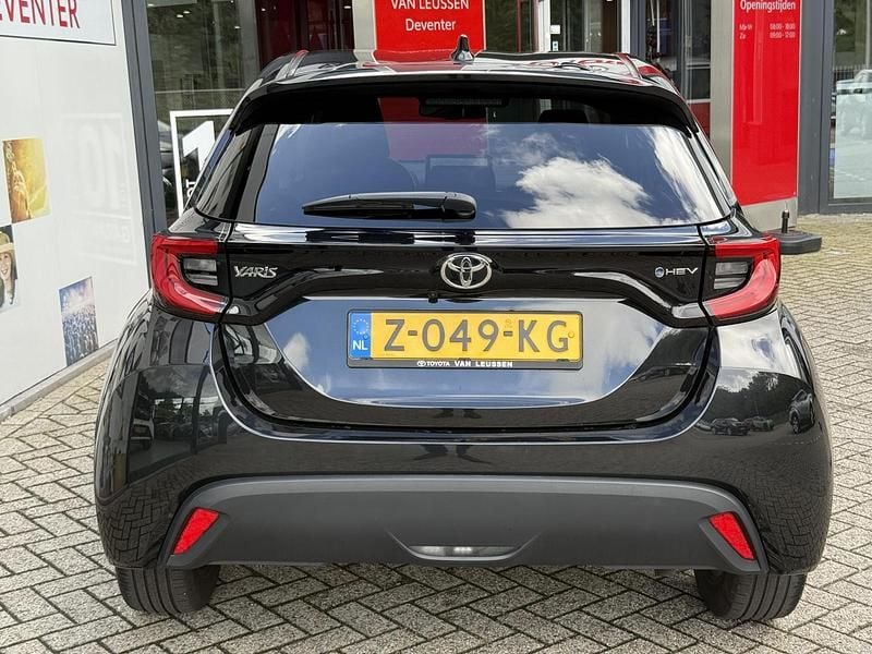 Occasion Toyota Yaris Hybrid Edition 116 PK (85 kW) 2024 Zwart, metallic lak Hatchback