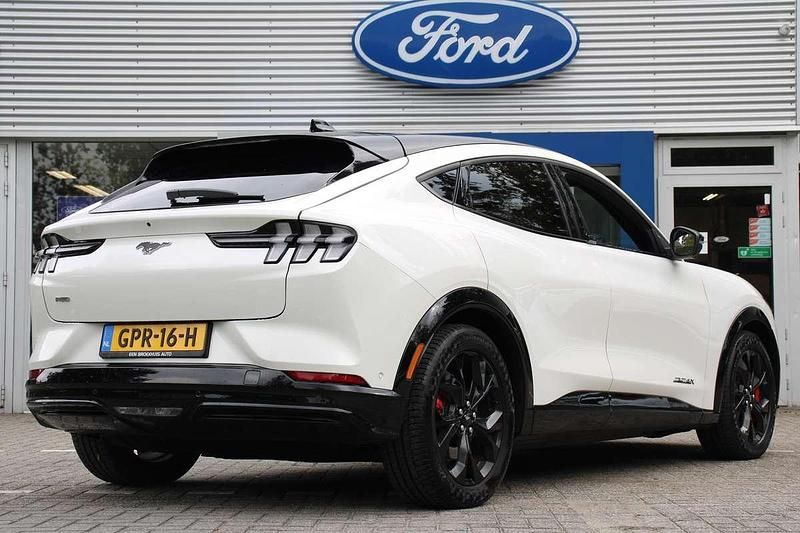 Occasion Ford Mustang Mach-E Premium 258 kW (351 PK) 2023 Wit SUV