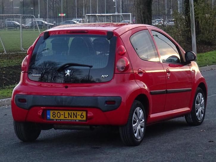 Occasion Peugeot 107 68 PK (50 kW) 2010 Rood Hatchback