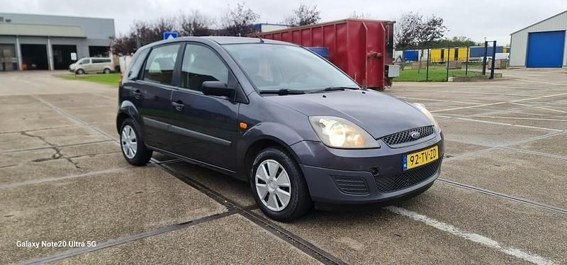 Occasion Ford Fiesta Cool & Sound Edition 2007 Grijs (metallic) Hatchback