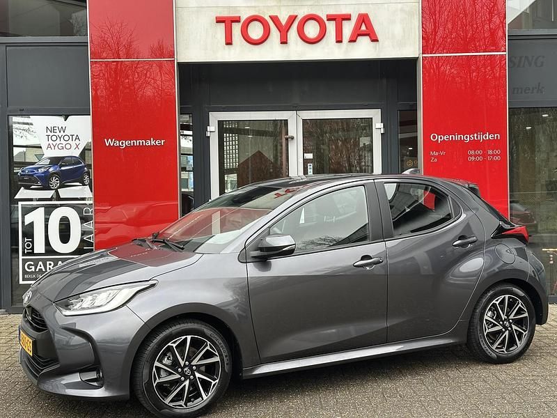Occasion Toyota Yaris Hybrid 116 PK (85 kW) 2023 Grijs, metallic lak Hatchback