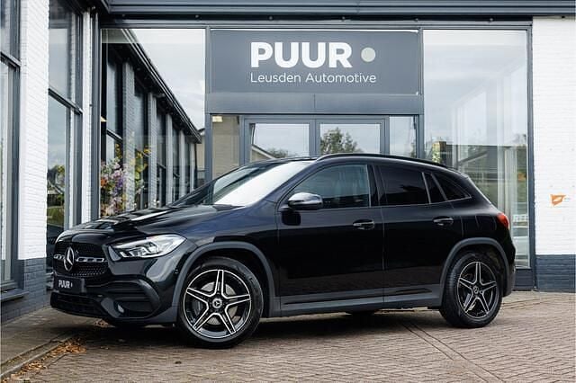 Zwart, metallic lak Gebruikt 2020 Mercedes GLA200 AMG SUV | € 32.895 (Eerlijke prijs) - Afbeelding 1/4