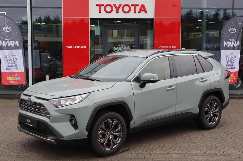 Groen Gebruikt 2025 Toyota RAV4 Hybrid Style SUV | € 43.400 (Super prijs) - Afbeelding 1/4