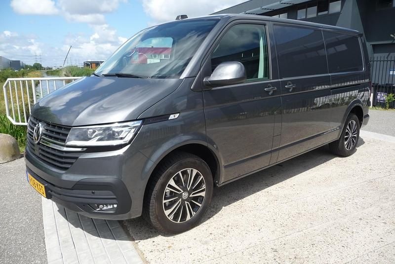 Occasion VW Transporter Highline 204 PK (150 kW) 2024 Grijs Van