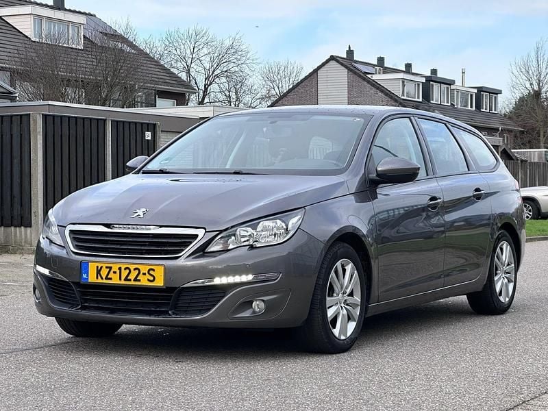 Grijs Occasion 2016 Peugeot 308 Allure Stationwagen | € 7.950 (Goede deal) - Afbeelding 1/3
