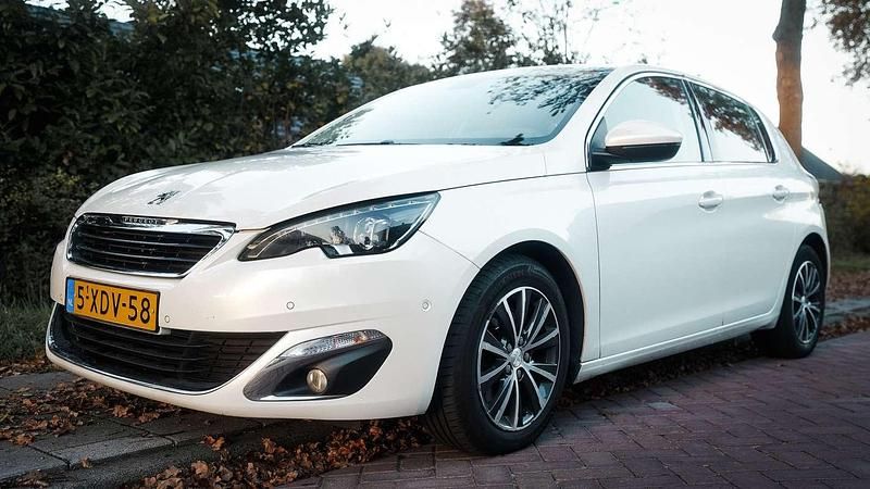 Wit Gebruikt 2014 Peugeot 308 Allure Hatchback | € 2.600 (Super prijs) - Afbeelding 1/4