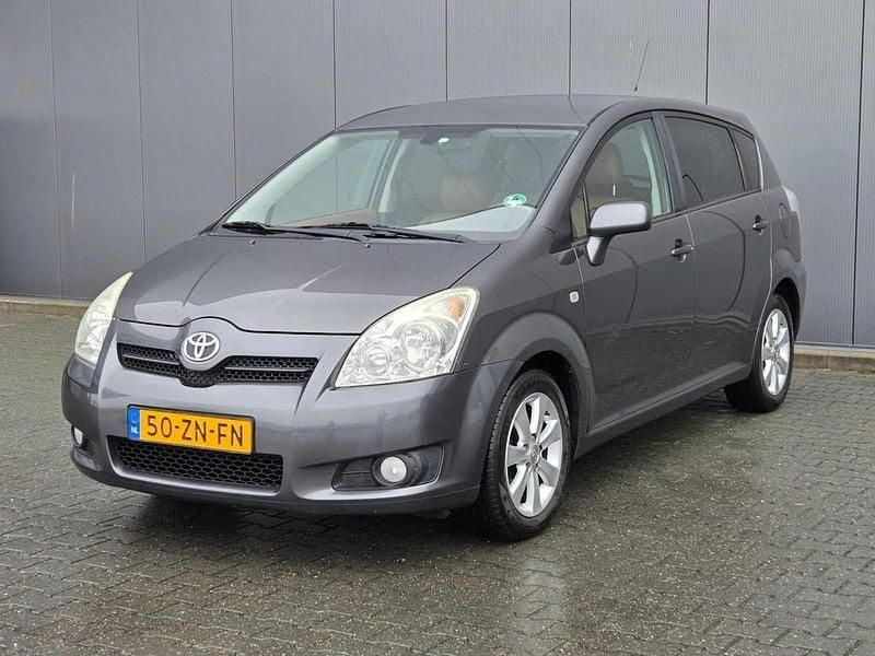 Grijs Gebruikt 2008 Toyota Verso Luna MPV | € 3.900 (Eerlijke prijs) - Afbeelding 1/3