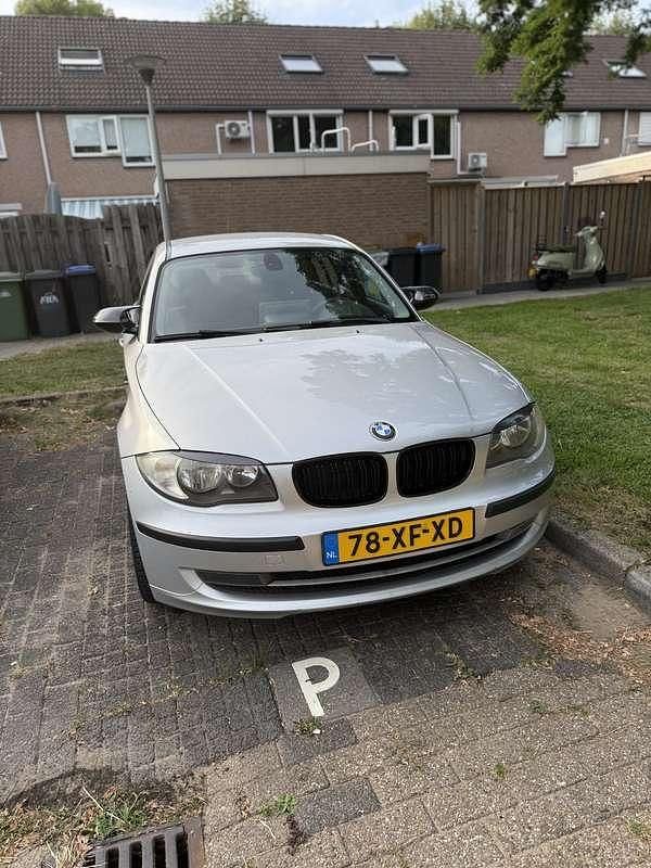 Grijs Gebruikt 2007 BMW 118 Hatchback | € 4.999 (Eerlijke prijs) - Afbeelding 1/4