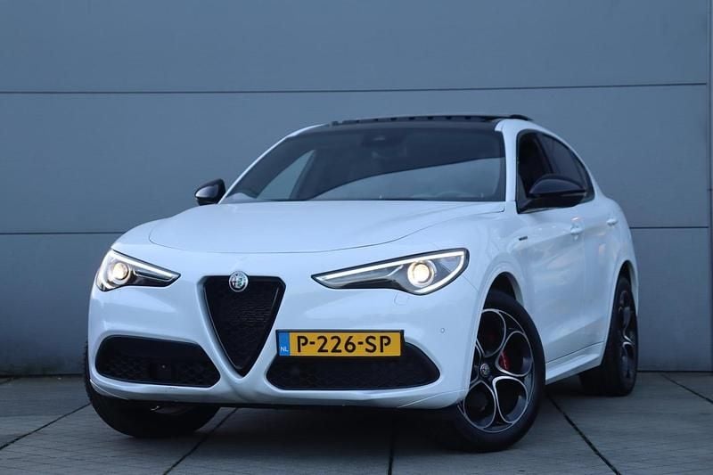 Wit Occasion 2022 Alfa Romeo Stelvio Veloce SUV | € 50.895 (Eerlijke prijs) - Afbeelding 1/4