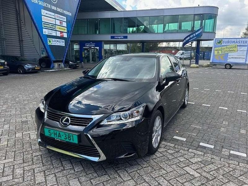 Zwart Gebruikt 2015 Lexus CT200h Hatchback | € 15.900 (Eerlijke prijs) - Afbeelding 1/4