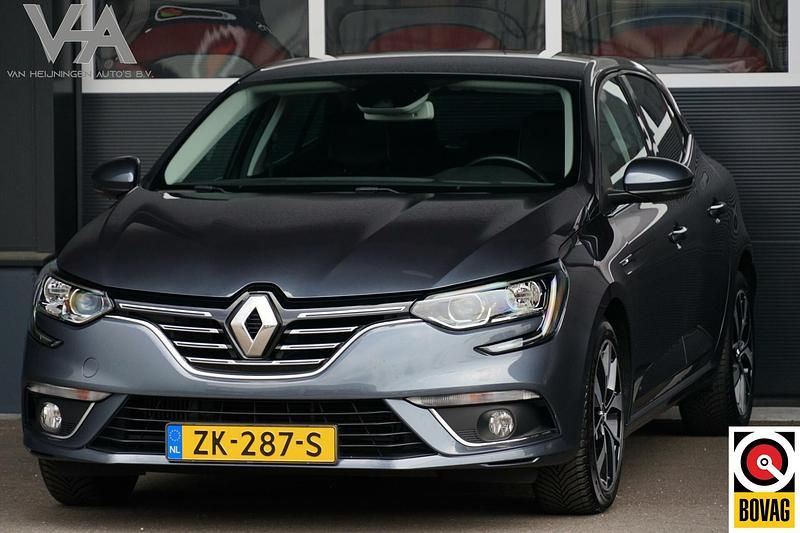 Grijs Gebruikt 2019 Renault Mégane IV Bose Edition Hatchback | € 17.450 (Iets duurder) - Afbeelding 1/4