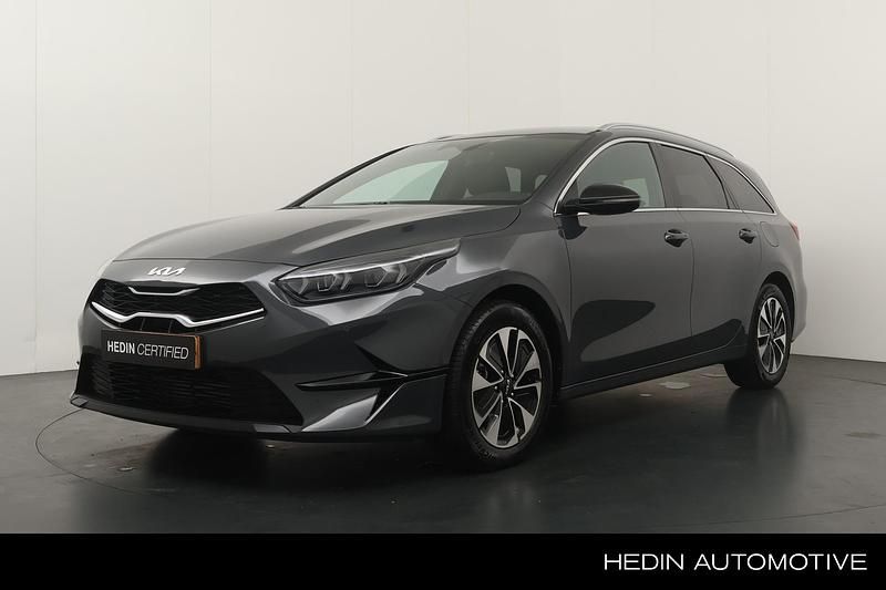 Grijs Gebruikt 2025 Kia Ceed Comfort Hatchback | € 27.945 (Duur) - Afbeelding 1/4