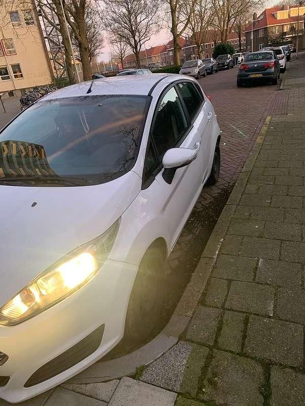 Wit Gebruikt 2025 Ford Fiesta SYNC Edition Hatchback | € 7.000 - Afbeelding 1/4