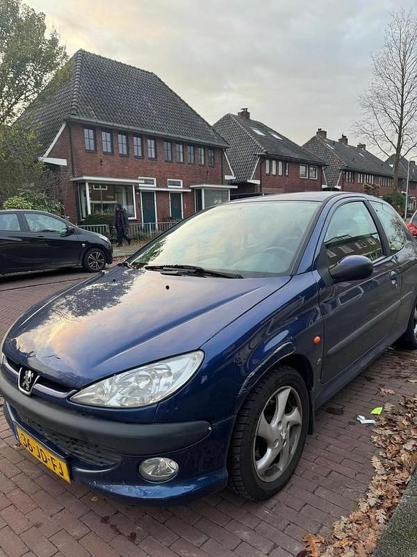 Gebruikt 2002 Peugeot 206 | € 750 (Eerlijke prijs) - Afbeelding 1/4