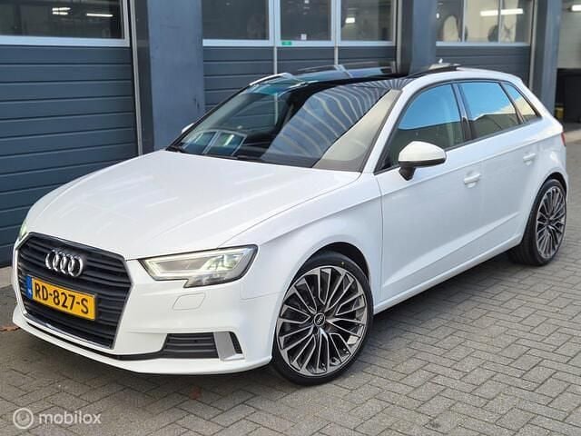 Wit Occasion 2017 Audi A3 Sportback Sport Hatchback | € 14.950 (Eerlijke prijs) - Afbeelding 1/4