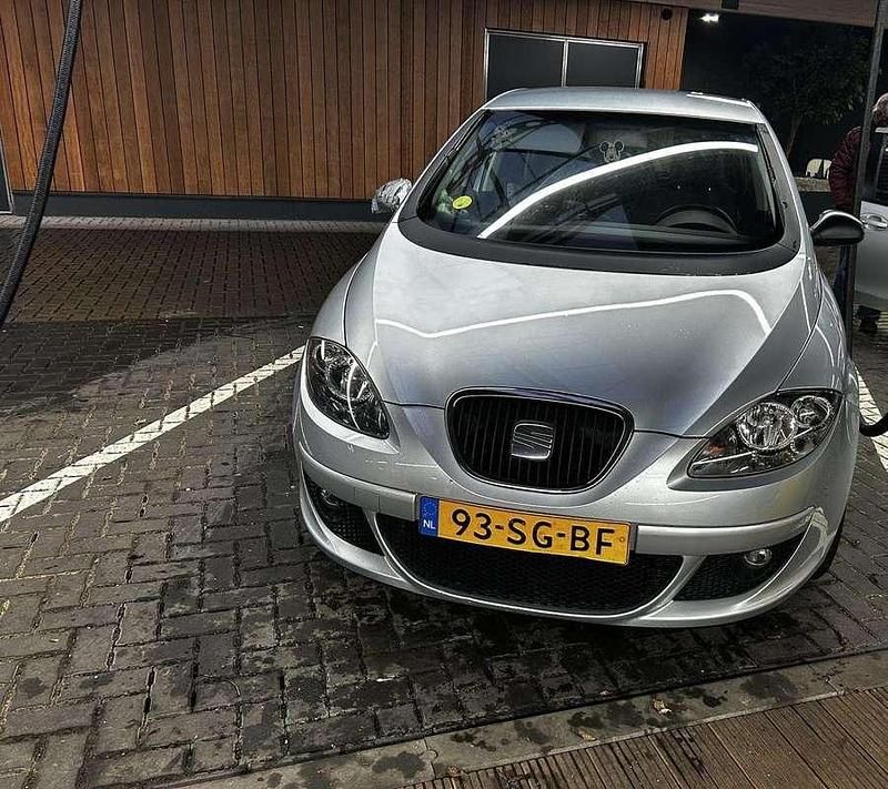 Grijs Occasion 2006 Seat Altea Reference MPV | € 2.000 (Eerlijke prijs) - Afbeelding 1/4