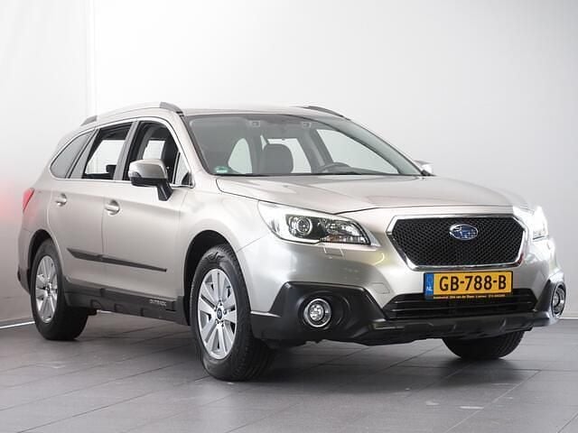 Bruin (metallic) Gebruikt 2015 Subaru Outback Comfort Stationwagen | € 19.950 (Iets duurder) - Afbeelding 1/2