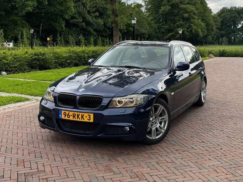 Blauw Gebruikt 2011 BMW 318 Stationwagen | € 5.000 (Goede deal) - Afbeelding 1/4