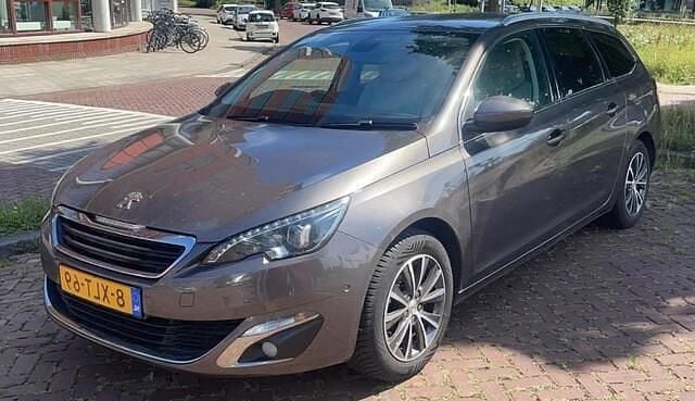 Grijs Gebruikt 2014 Peugeot 308 Allure Stationwagen | € 9.950 (Eerlijke prijs) - Afbeelding 1/4