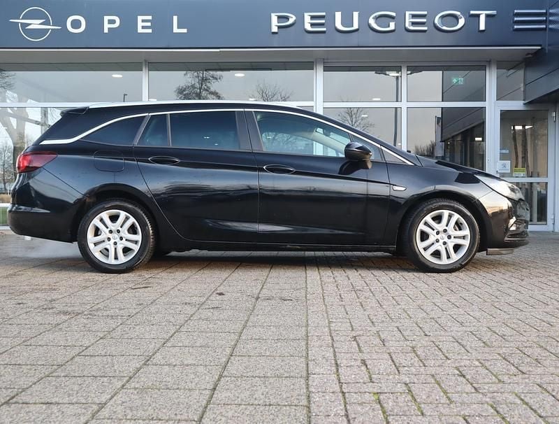 Occasion Opel Astra Edition 105 PK (77 kW) 2018 Zwart (metallic) Stationwagen